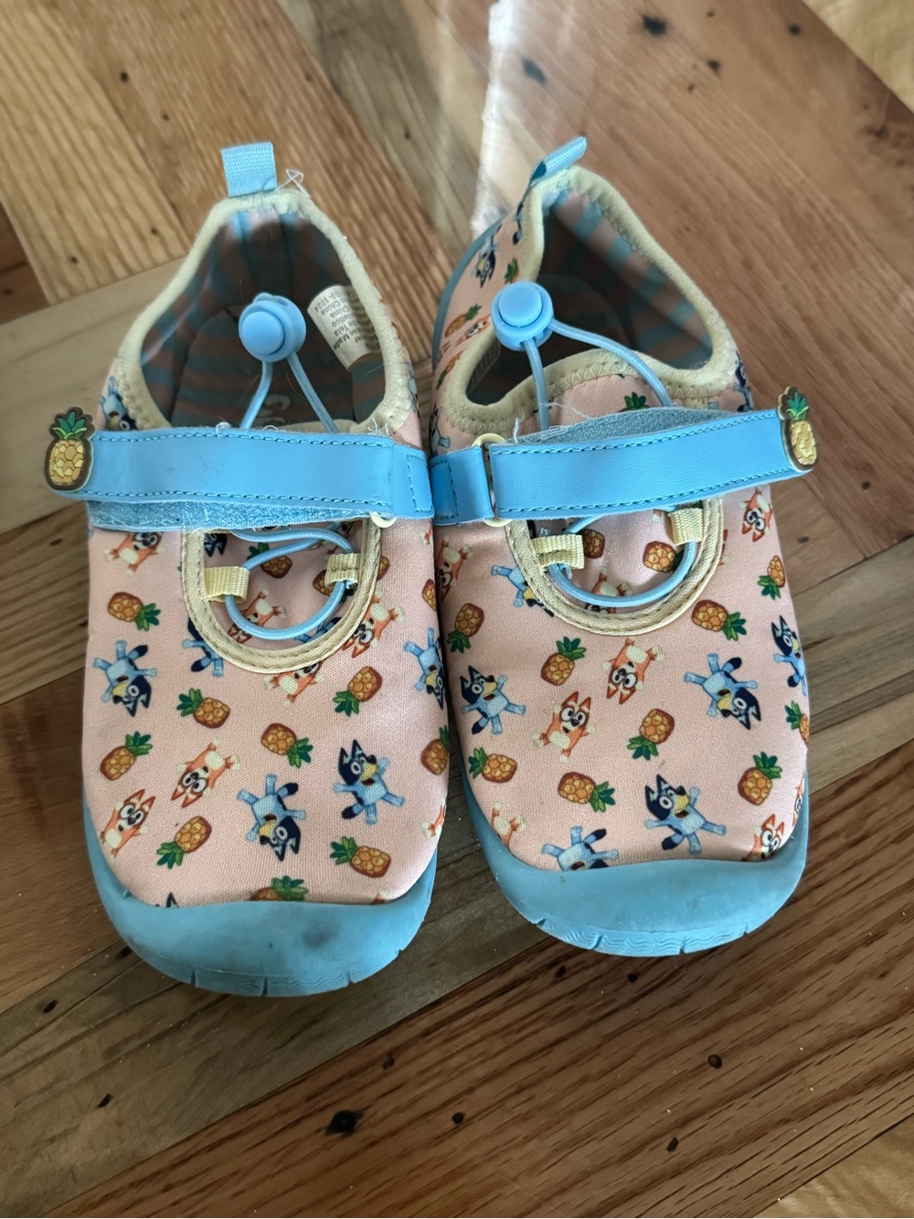 Kids Peach Pineapple Print Water Shoes with Blue Trim